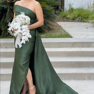 Back Zipper, Open Back
Corset 
Off The Shoulder
Short Sleeve
SLIT
Drop, Empire